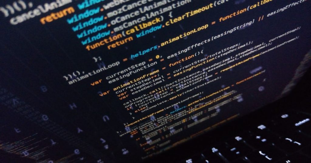 Aprenda o fluxo técnico para atualizar múltiplos sites WordPress sem downtime, utilizando ambientes de staging no WP Engine e rotinas de testes de regressão.