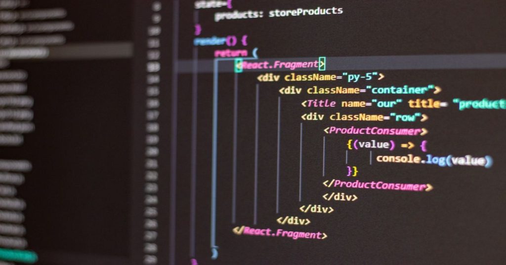 Aprenda como estruturar o desenvolvimento de páginas customizadas no Shopify utilizando Liquid e JSON templates para garantir velocidade e fidelidade visual.