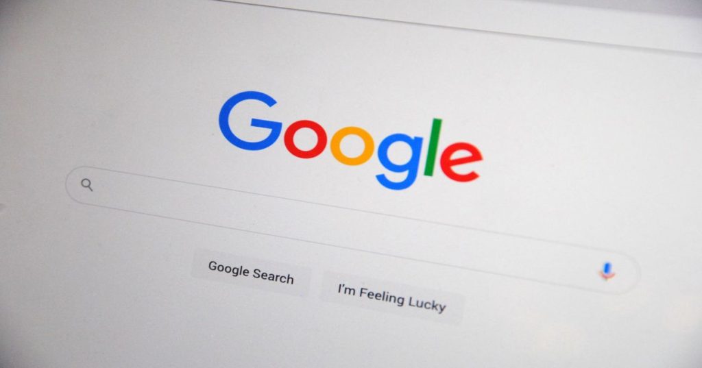Aprenda a estruturar o Google Business Profile e aplicar técnicas de SEO local para posicionar seu novo estabelecimento no topo das buscas do Google Maps.
