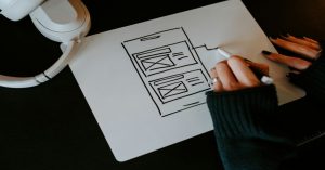 Aprenda como aplicar SEO técnico, E-E-A-T e clusters de conteúdo para transformar artigos em autoridade orgânica e tração duradoura para sua startup.
