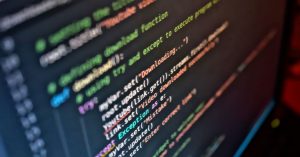 Aprenda a estruturar um crawler Python resiliente com suporte a retomada contínua para extrair registros municipais Saksinnsyn em PostgreSQL e Docker.