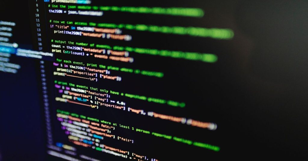 Aprenda o passo a passo técnico para converter estratégia Pine Script para Python, garantindo backtests precisos e integração com robôs de trading.