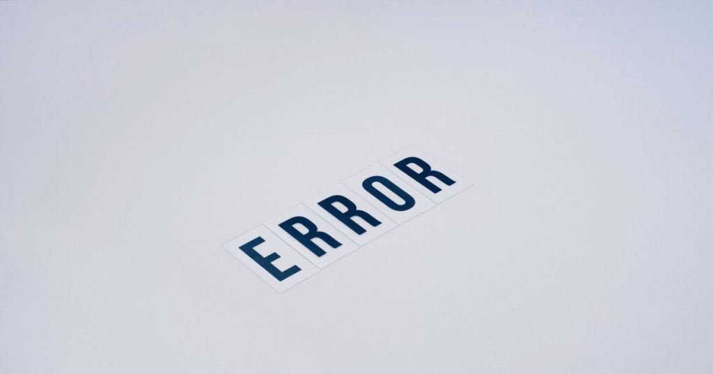Aprenda a diagnosticar e corrigir erros comuns no WooCommerce POS, incluindo falhas na REST API, discrepâncias de estoque e problemas de cache.