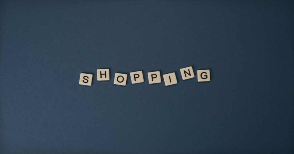 Aprenda a solucionar falhas de conexão e restrições de país ao integrar o Pixel do TikTok Ads na Shopify usando o app oficial e a Web Pixels API.