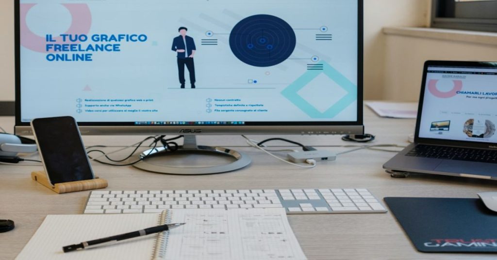 Aprenda a criar descrições de produtos para SEO no e-commerce. Guia técnico cobrindo pesquisa de palavras-chave, semântica e schema markup.