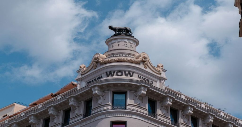 Aprenda a integrar modelos 3D interativos para marcas de vestuário no WooCommerce e otimize a experiência de compra sem comprometer a performance da loja.