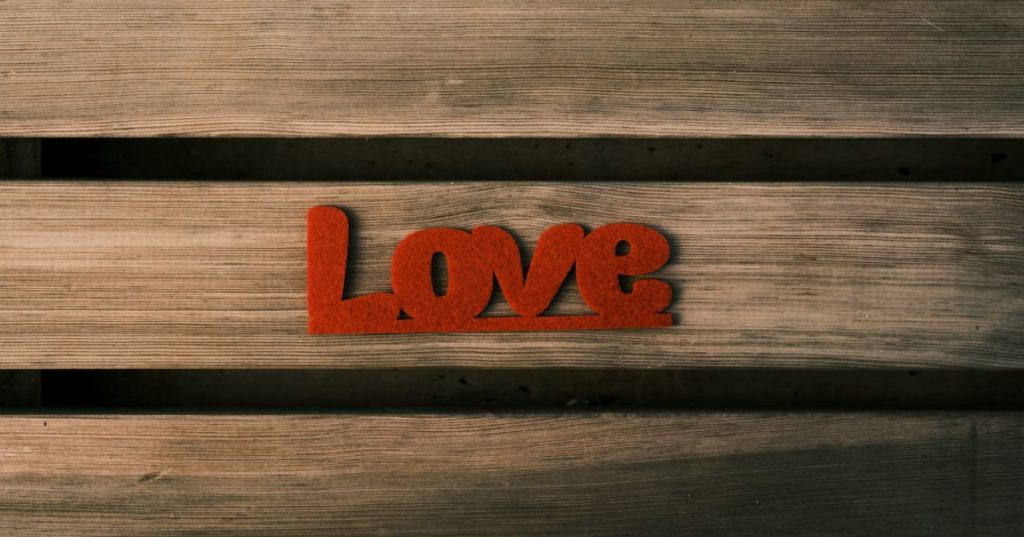 Aprenda a criar um site de marca premium no Lovable com mockups interativos, design refinado e integração ao Supabase para marcas de produtos físicos.