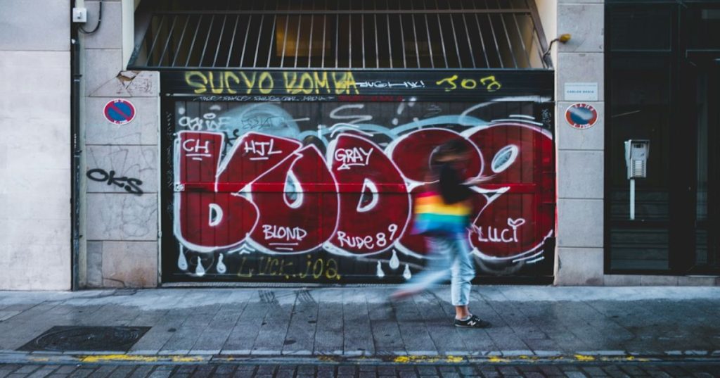 Aprenda a criar um social commerce escalável unindo WooCommerce e WordPress. Veja técnicas de integração, hooks e boas práticas de performance.