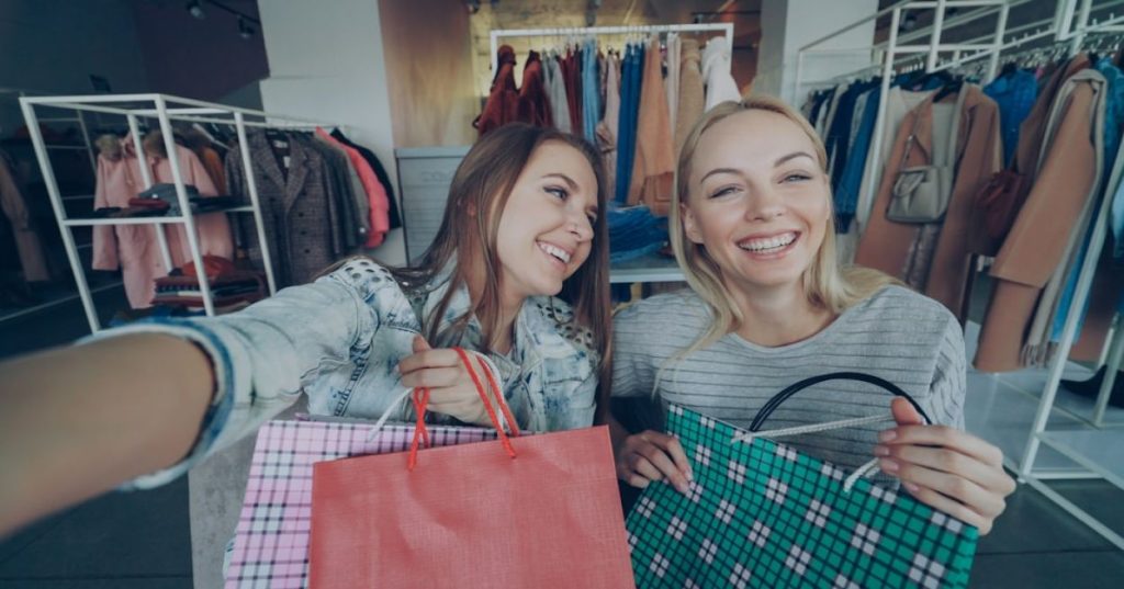 Aprenda a estruturar e configurar uma loja Shopify profissional do zero, integrando automações de estoque, pedidos e checkout para máxima eficiência operacional.