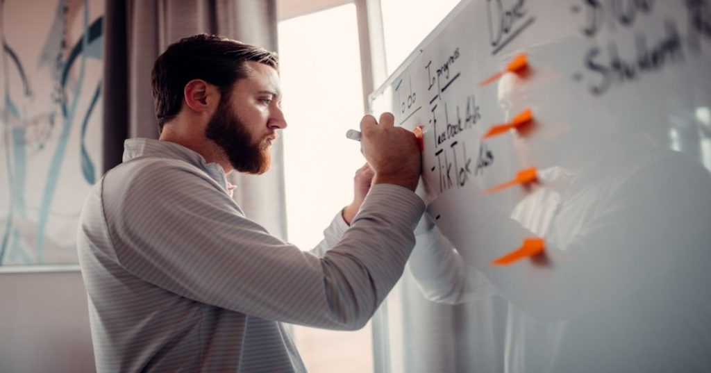 Aprenda a criar um master template no WordPress com GeneratePress e GenerateBlocks focado em carregamento ultrarrápido e conversão de leads locais.