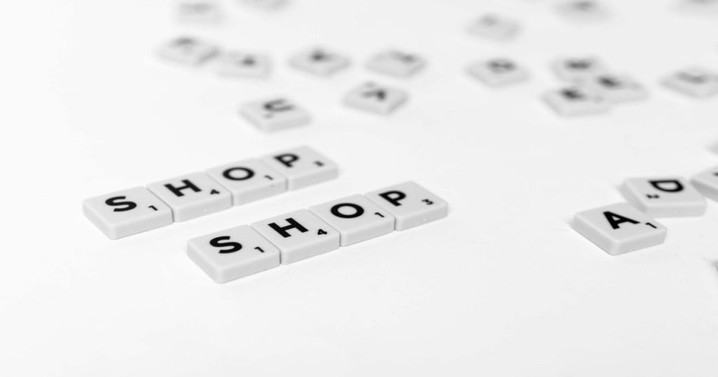 Aprenda a planejar e desenvolver uma loja Shopify moderna para produtos físicos, unindo estética minimalista, arquitetura OS 2.0 e alta conversão.