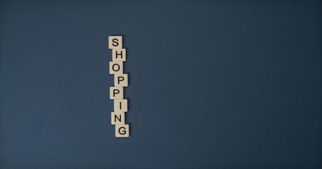 Aprenda a estruturar o feed do Google Shopping e campanhas pMax no Shopify para catálogos rotativos, integração com Mollie e vendas internacionais.
