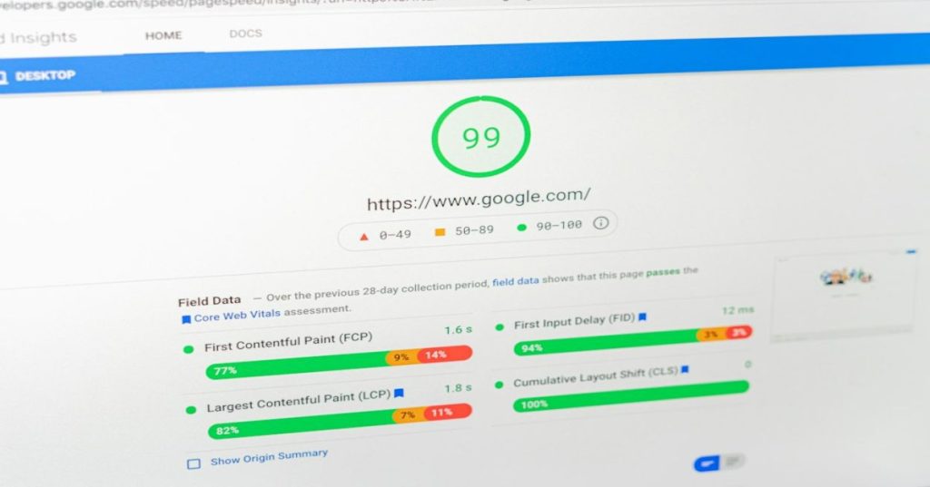 Descubra como estruturar o SEO para YouTube e Google, otimizando metadados, schema de vídeo e palavras-chave para acelerar crescimento e receita orgânica.