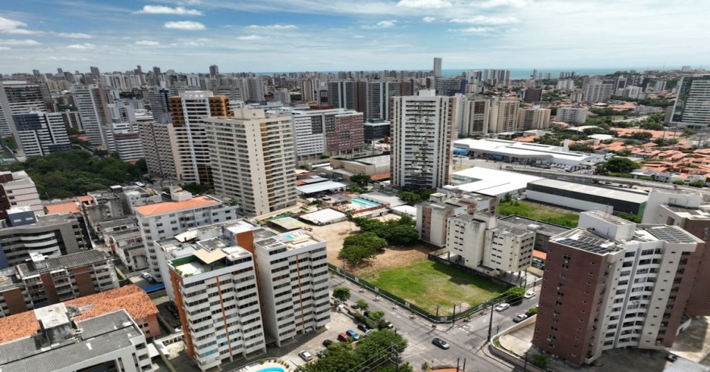 Descubra como projetar a arquitetura de um e-commerce para o mercado do Kuwait: integração KNET, internacionalização RTL e gestão escalável de estoque.