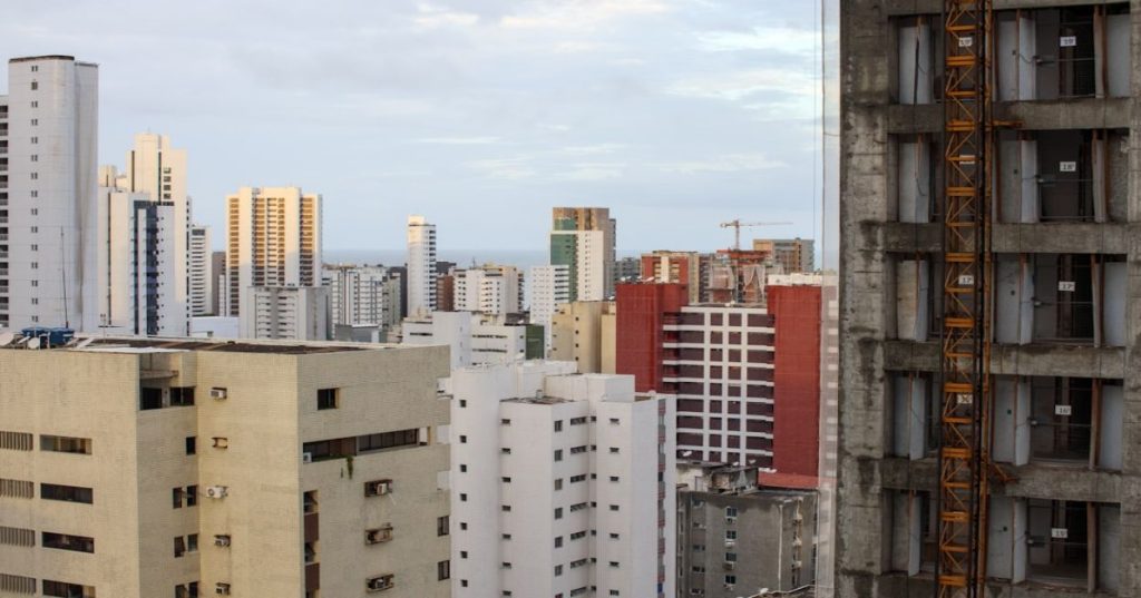 Aprenda a estruturar a arquitetura de projeto Laravel do zero com boas práticas de segurança, organização em Actions e automação de qualidade.