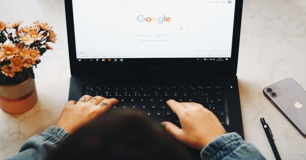 Aprenda a estruturar uma estratégia de SEO off-page sustentável para fortalecer a autoridade de domínio e aumentar o tráfego orgânico com segurança técnica.