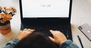 Aprenda a estruturar uma estratégia de SEO para plataformas digitais, corrigir problemas técnicos e atrair tráfego orgânico qualificado no Google.