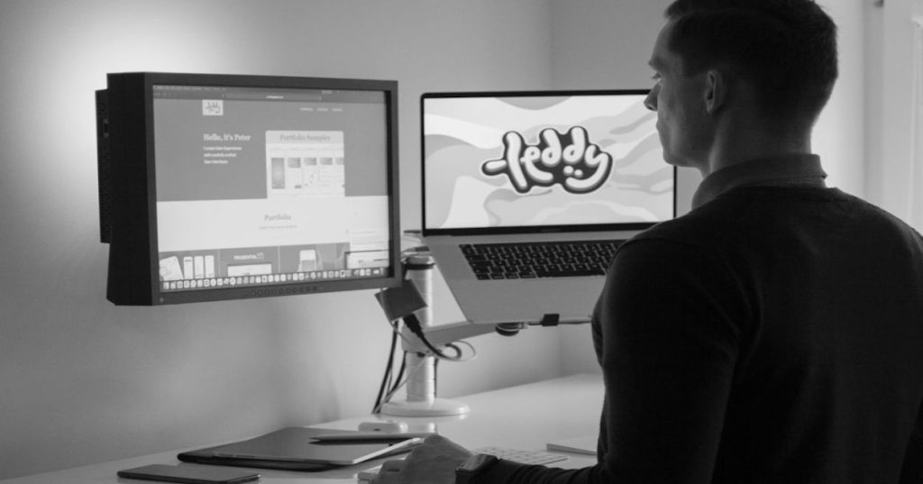 Aprenda a estruturar uma loja de produtos digitais no WooCommerce focada em segurança de downloads, checkout sem atrito e proteção contra links vazados.