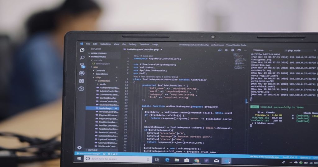 Aprenda a realizar a integração do hCaptcha na tela de login da sua aplicação web para bloquear bots, credential stuffing e proteger seu backend.