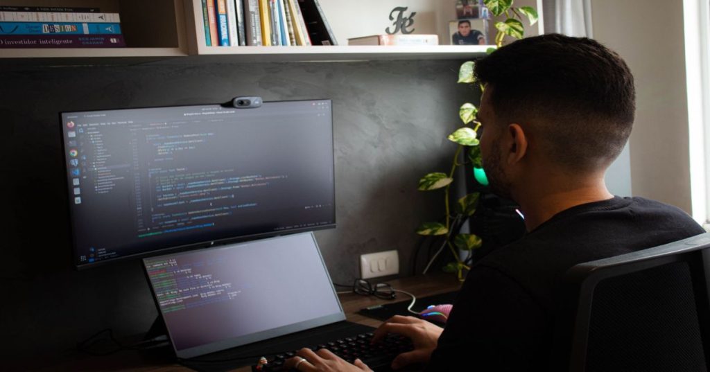 Aprenda a fazer a integração de ferramentas de IA com N8N, unindo Plaud, Roam, Google Workspace e CRM em um fluxo automatizado e escalável.