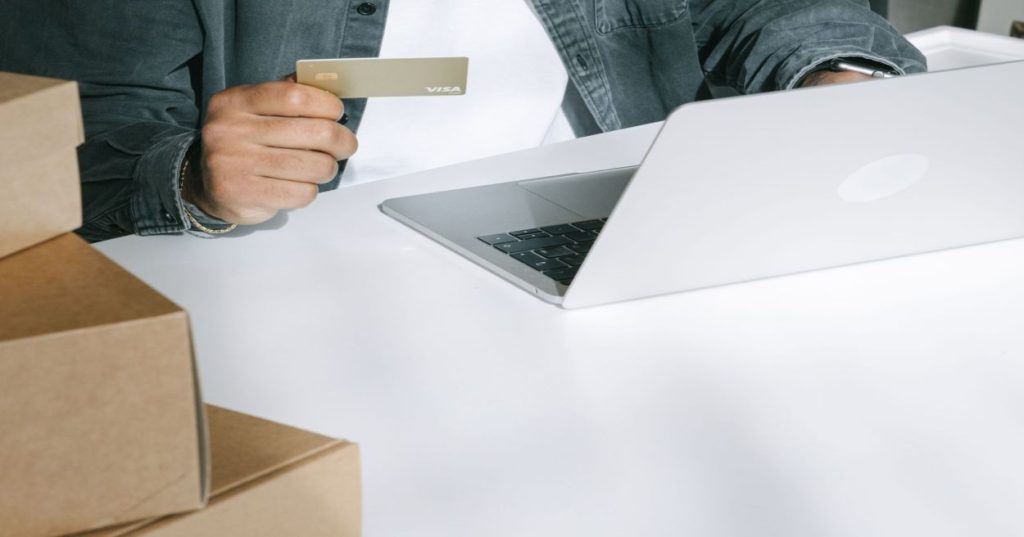 Aprenda a integrar o Walmart Marketplace ao Shopify, centralizando estoque e pedidos com Amazon, eBay e Etsy através de uma arquitetura multicanal estável.