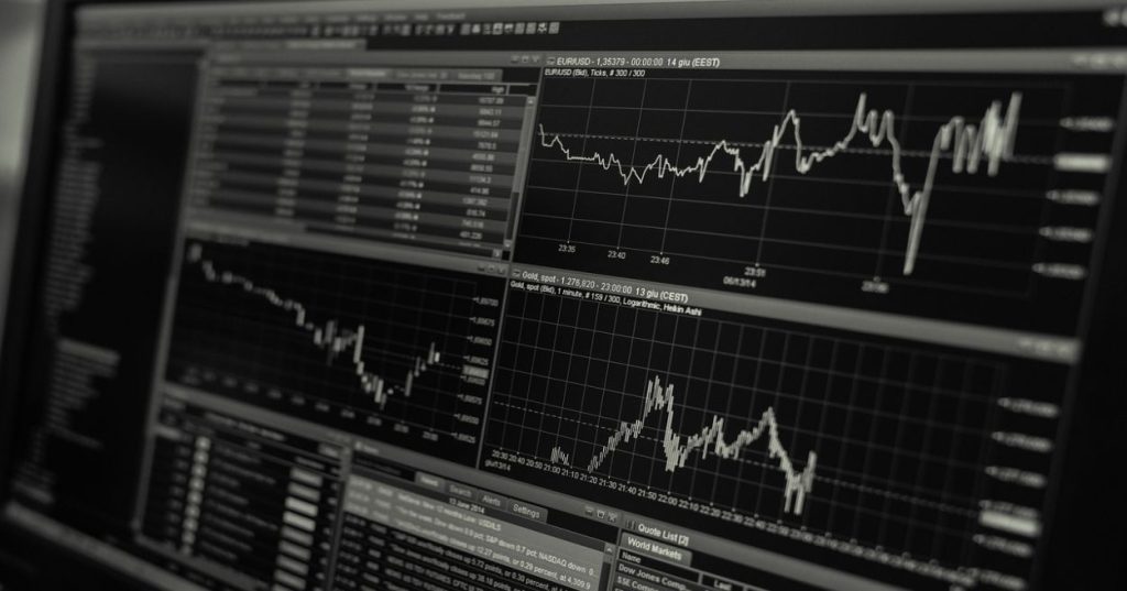 Aprenda a arquitetar um bot para automação de opções do Bank Nifty usando Python: integração com APIs de mercado, execução em nuvem e interface gráfica.