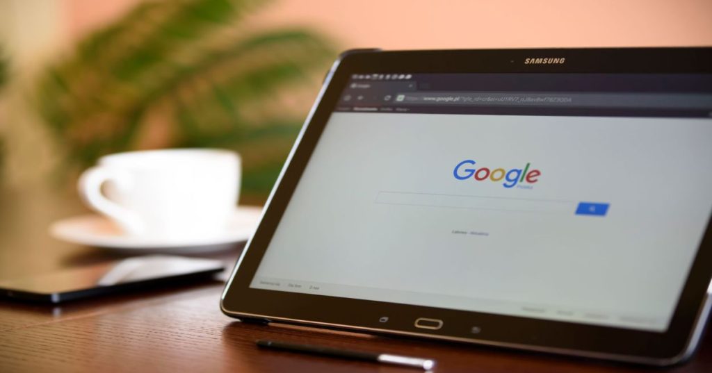 Aprenda a estruturar a coordenação de projetos de SEO integrando operações, engenharia e conteúdo para maximizar o tráfego orgânico no Google.
