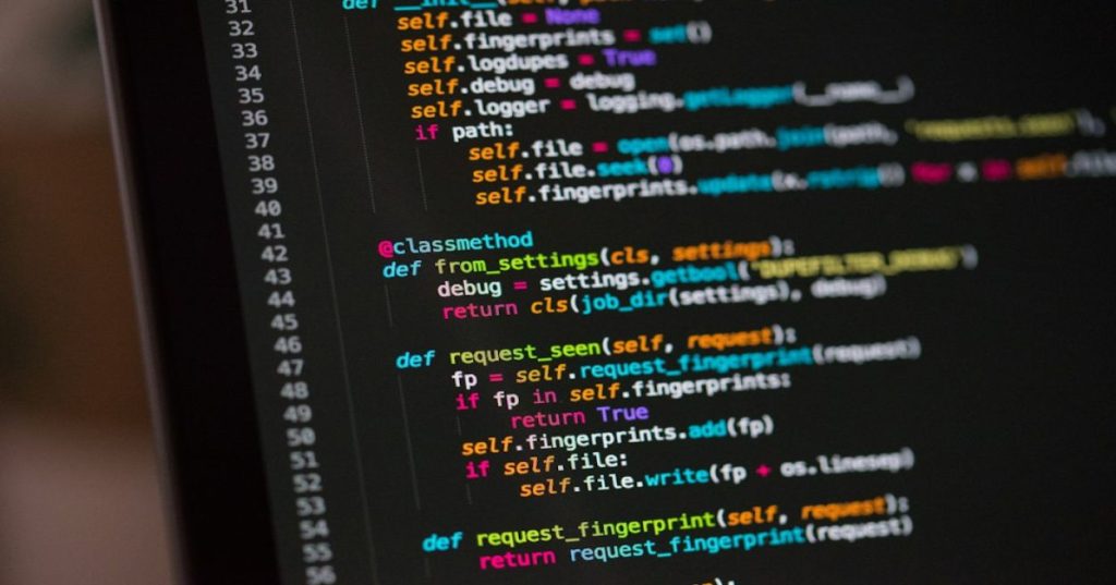 Aprenda a arquitetar um software de análise quantitativa esportiva em Python. Modelos estatísticos, cálculo de odds justas e automação eficiente de dados.