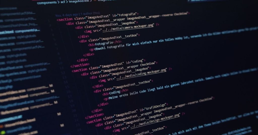 Descubra como estruturar um front-end sob medida para startups, priorizando arquitetura escalável, Core Web Vitals e diferenciação competitiva.