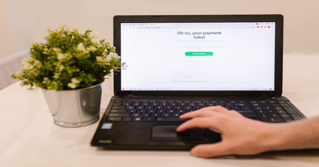 Aprenda a planejar e executar a reformulação completa de loja Shopify sem interromper vendas, modernizando a arquitetura para Online Store 2.0 e alta conversão.