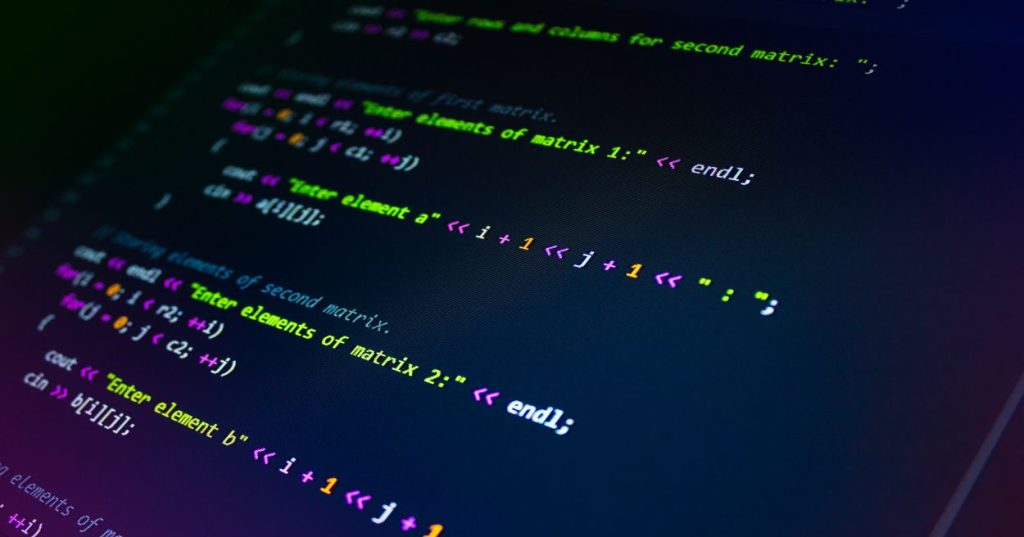 Aprenda a estruturar a comunicação entre componentes elétricos e software usando Python assíncrono para projetos mecatrônicos robustos e eficientes.