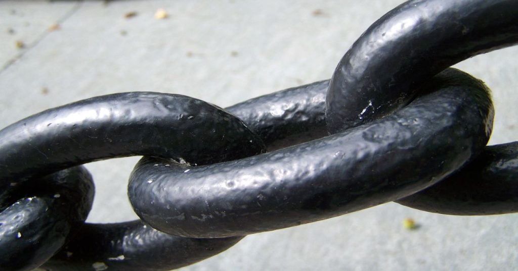 Aprenda a estruturar uma estratégia de link building white hat SEO manual para conquistar backlinks relevantes sem correr riscos com punições do Google.