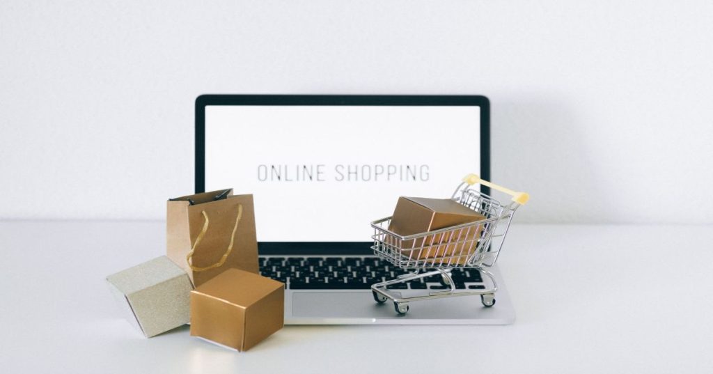 Aprenda a estruturar operações de dropshipping no Shopify combinando fornecedores nacionais e globais com perfis de frete e roteamento eficientes.
