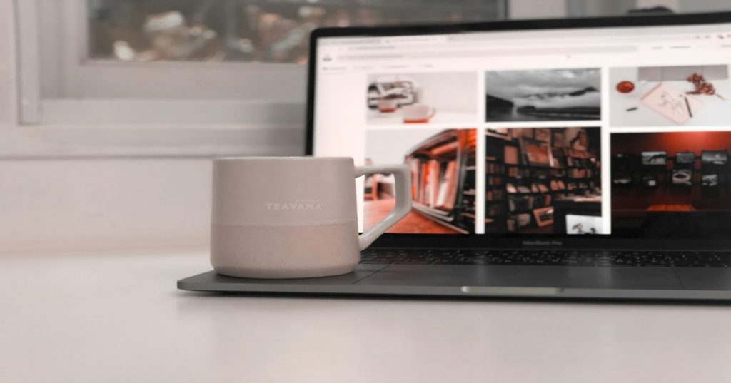 Aprenda a alinhar escrita editorial refinada com técnicas avançadas de SEO on-page, schema markup e Core Web Vitals em blogs de turismo e estilo de vida.