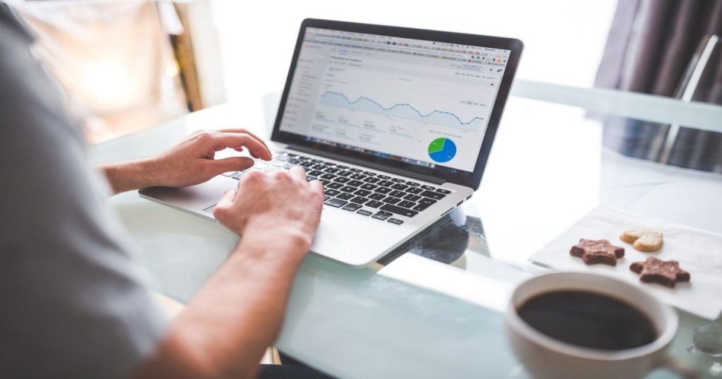 Descubra como estruturar a produção de conteúdo para blog com SEO. Domine intenção de busca, arquitetura semântica e boas práticas para ranquear no topo.