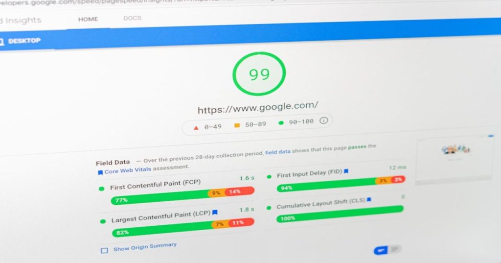 Aprenda a fazer uma reestruturação de SEO para sites de notícias e portais de artigos, cobrindo SEO técnico, schema NewsArticle e indexação no Google.