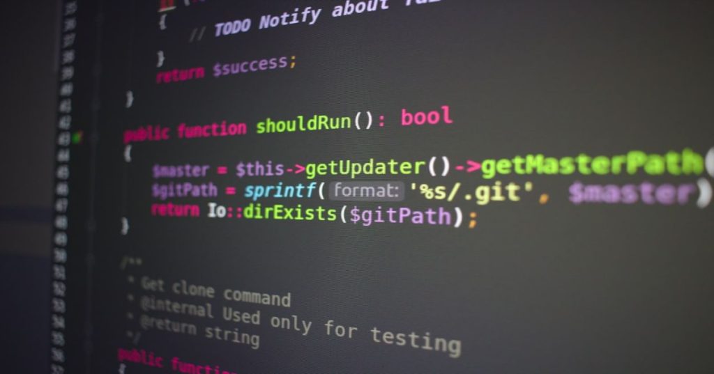 Seu script Python parou de funcionar ou sofre com lentidão extrema? Conheça as causas de gargalos e as etapas práticas para otimizar e reparar o código.