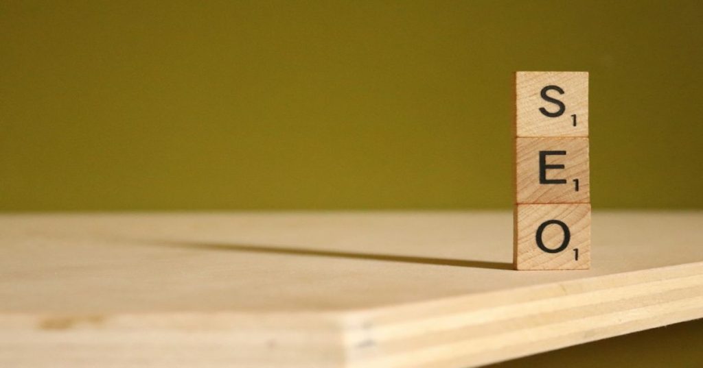 Aprenda como aplicar SEO internacional para expandir sua agência ou negócio B2B no mercado americano, otimizando arquitetura, hreflang e visibilidade orgânica.