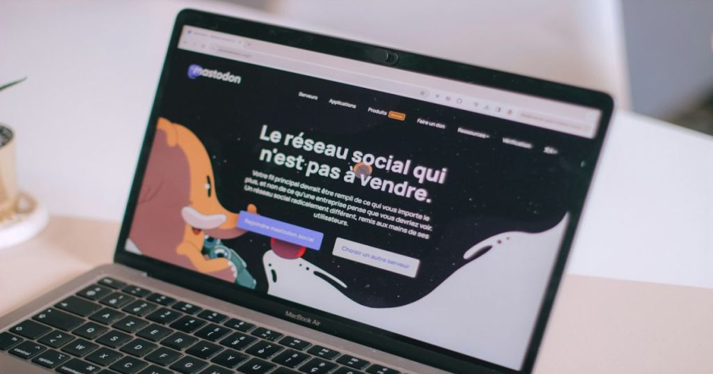 Sua base on-page está pronta, mas o tráfego não sobe? Entenda como aplicar SEO off-page para aumentar autoridade técnica e conquistar as primeiras posições.