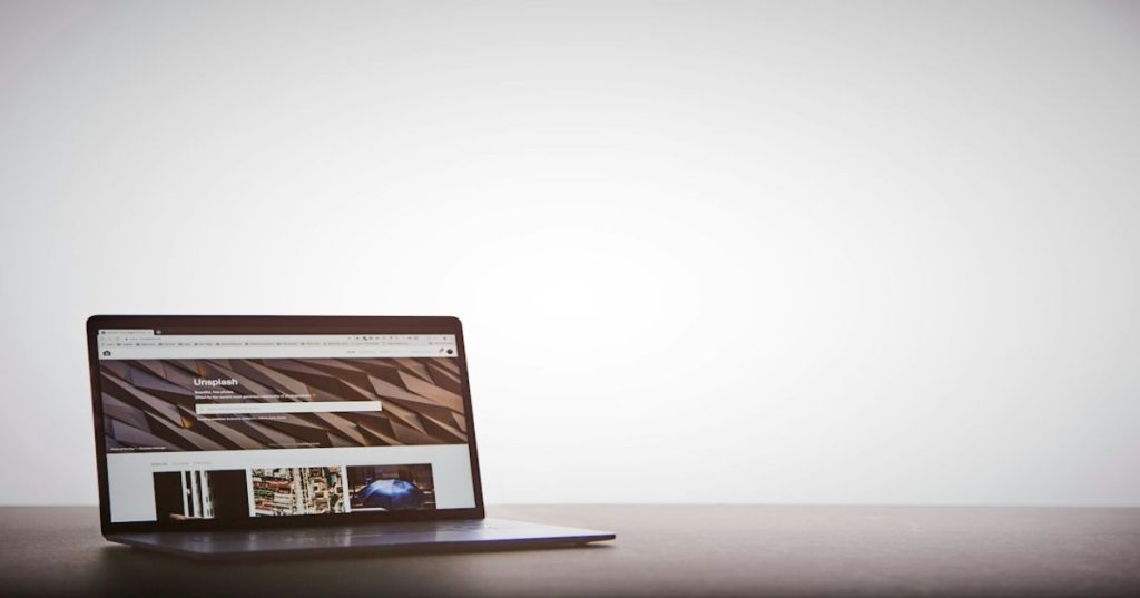 Aprenda a aplicar SEO técnico, E-E-A-T e dados estruturados Schema em blogs de saúde e bem-estar para conquistar posições de destaque no Google.