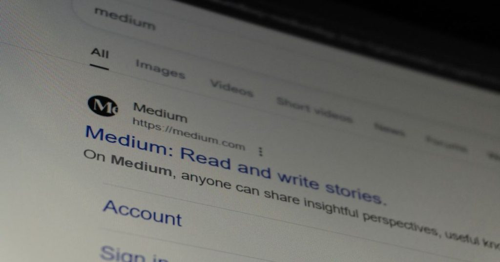 Aprenda a estruturar descrições de produtos masculinos combinando tom informal e SEO on-page. Melhore o tráfego orgânico e as vendas do seu e-commerce.