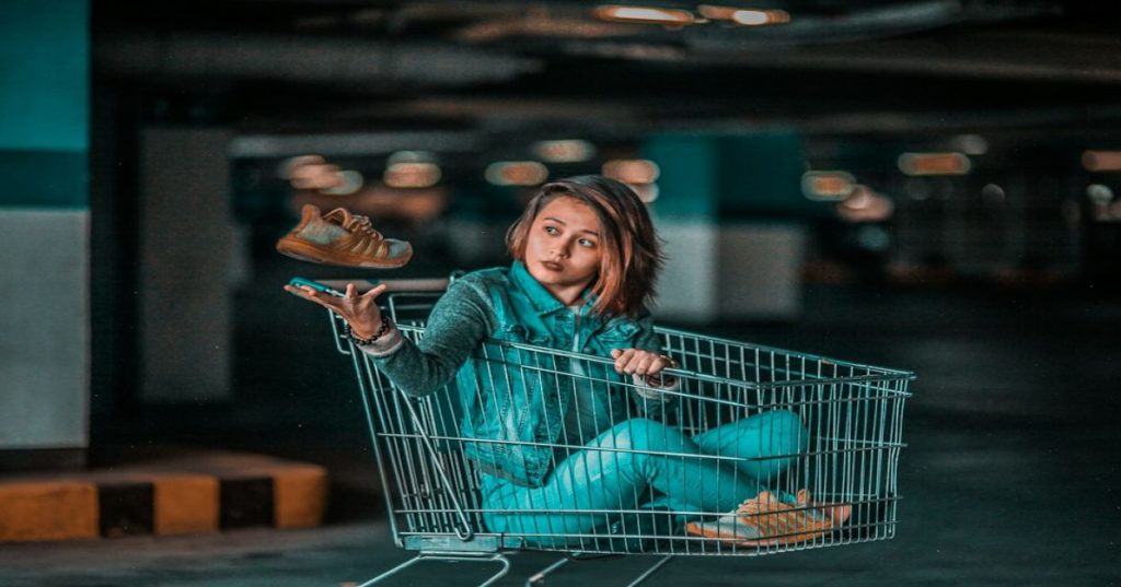 Aprenda a estruturar o SEO para ecommerce de moda masculina, desde a arquitetura de categorias até a gestão de navegação facetada e Schema Markup.