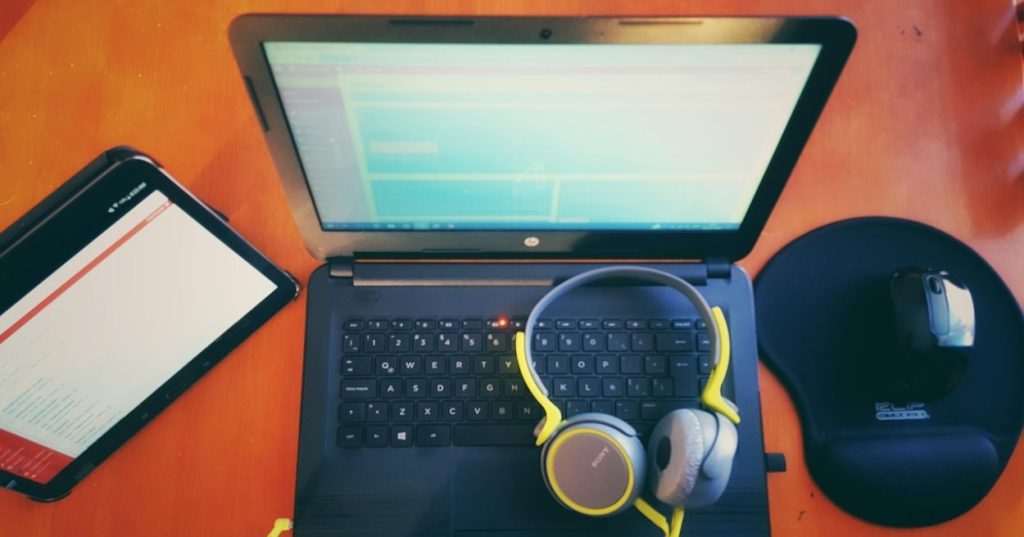 Aprenda como aplicar SEO para guias de viagem na Europa: arquitetura tópica, schema markup para turismo, Core Web Vitals e posicionamento na SERP.