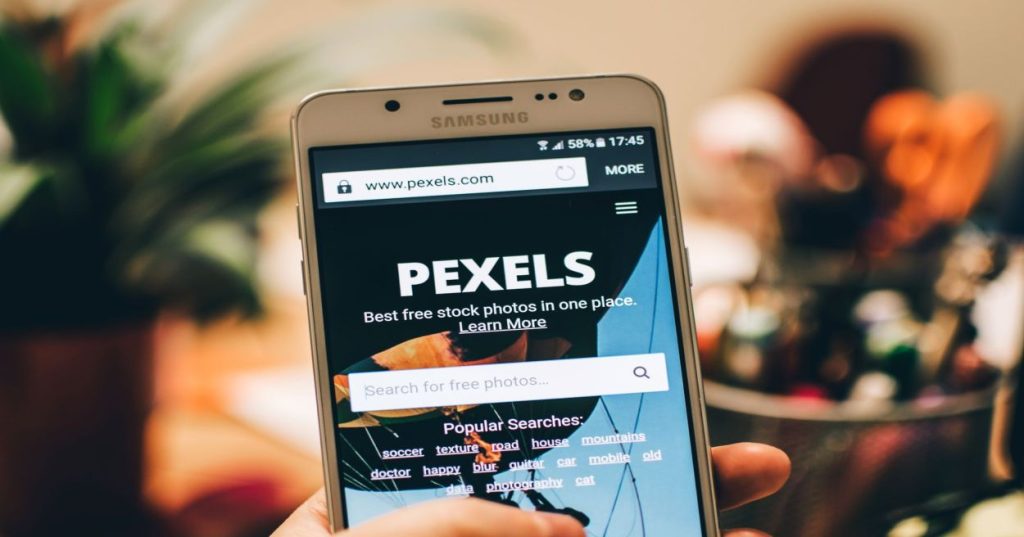 Aprenda a estruturar o SEO para recrutamento internacional: arquitetura de URLs, hreflang, schema JobPosting e performance para conectar candidatos globais.