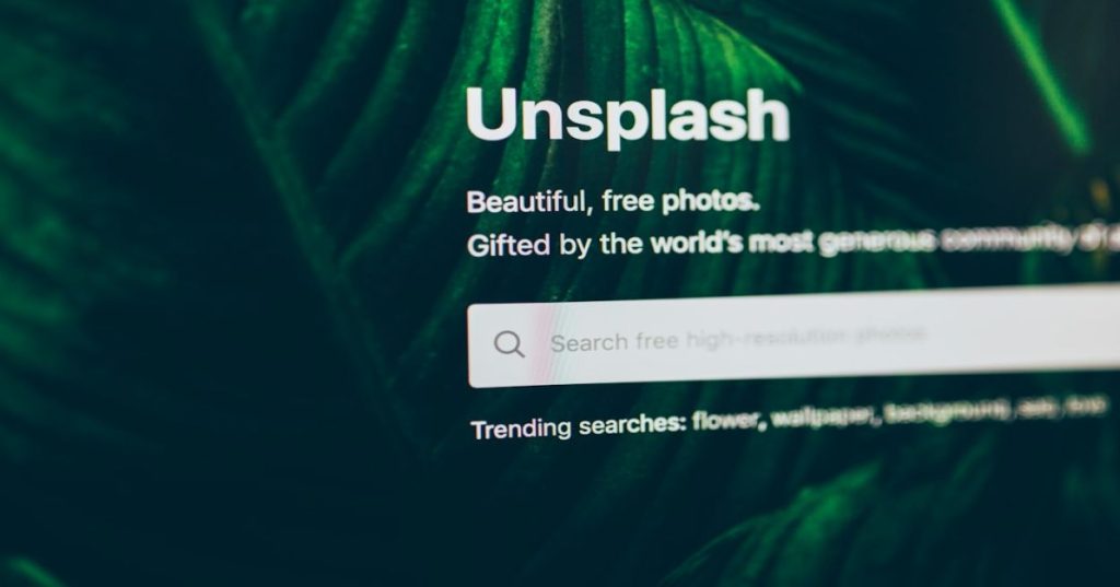Aprenda como estruturar a arquitetura SEO e dados estruturados para sites de autores com dupla atuação profissional, evitando canibalização semântica.