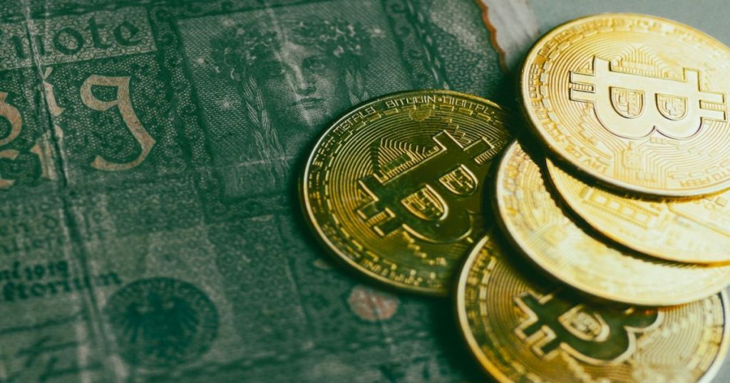 Aprenda a arquitetar um bot de crypto trading quantitativo usando Python para pesquisa de estratégias e React para telemetria em tempo real.