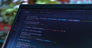 Aprenda a construir um pipeline com Python, Pandas e Playwright para transferir dados de planilhas Excel e CSV para formulários web de forma recorrente.