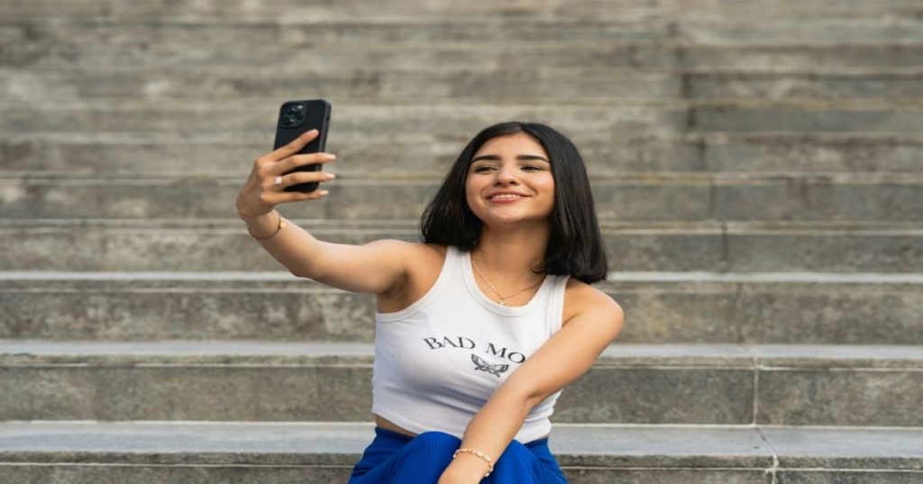 Aprenda a estruturar uma loja de roupas e acessórios no WooCommerce: variações visuais, guias de medidas, filtros rápidos e performance técnica.