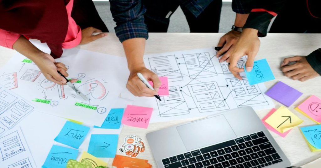 Aprenda a estruturar um blog no Squarespace otimizado para SEO, dominando arquitetura de URLs, dados estruturados Schema e Core Web Vitals no Google.