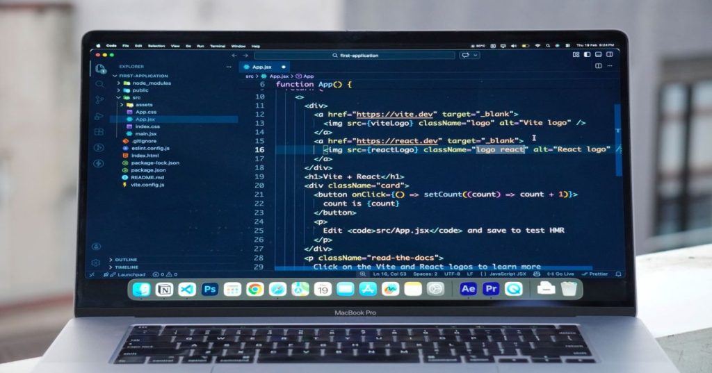 Aprenda o passo a passo técnico para subir código, importar dumps de banco de dados via SSH na Hostinger e evitar erros comuns de configuração em produção.